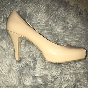 Nude Pumps